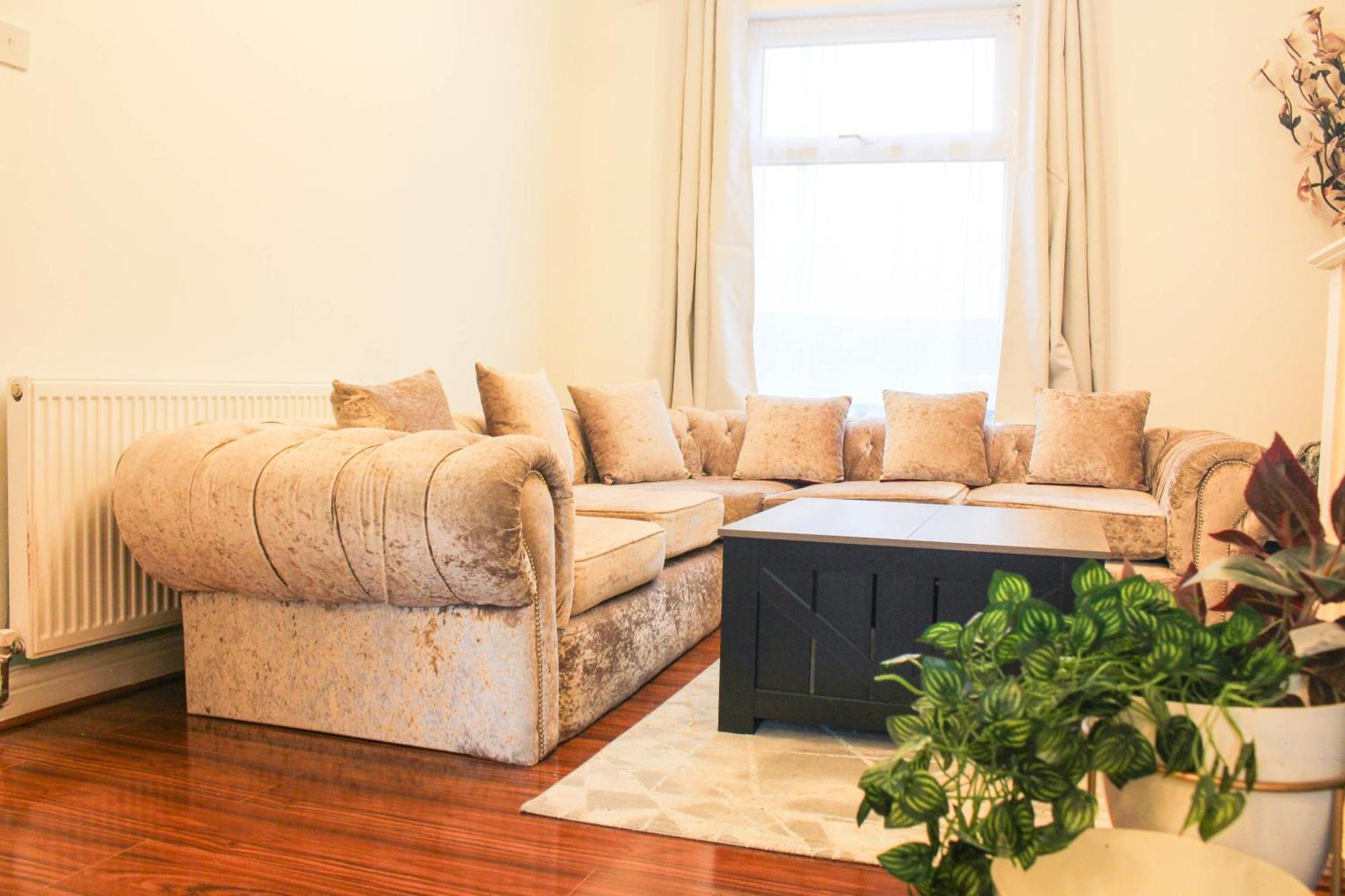 Apartment 2 Min Walk Etihad Stadium & Coop Arena - 3br, Free Parking Manchester