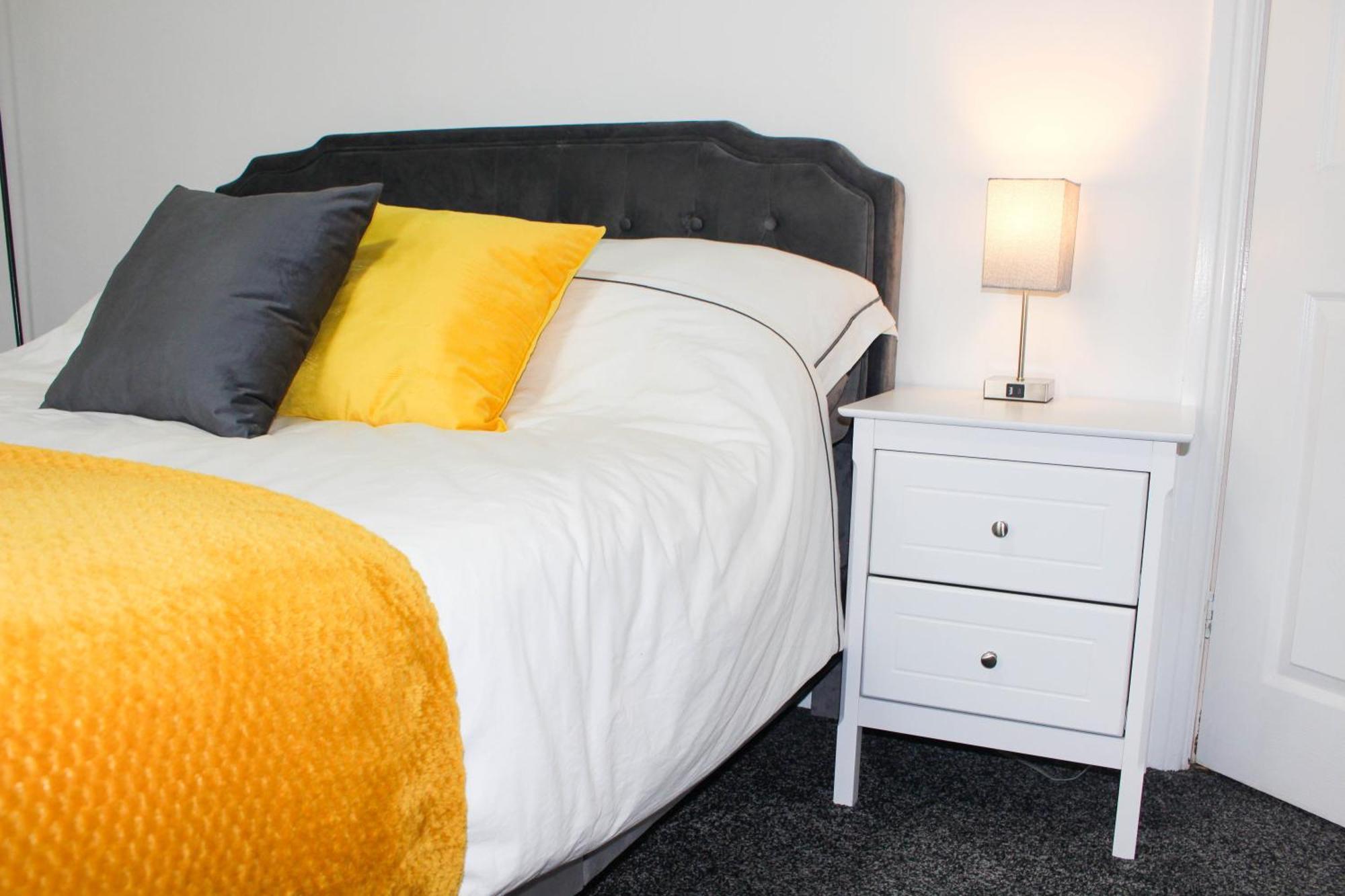 2 Min Walk Etihad Stadium & Coop Arena - 3br, Free Parking Apartment *