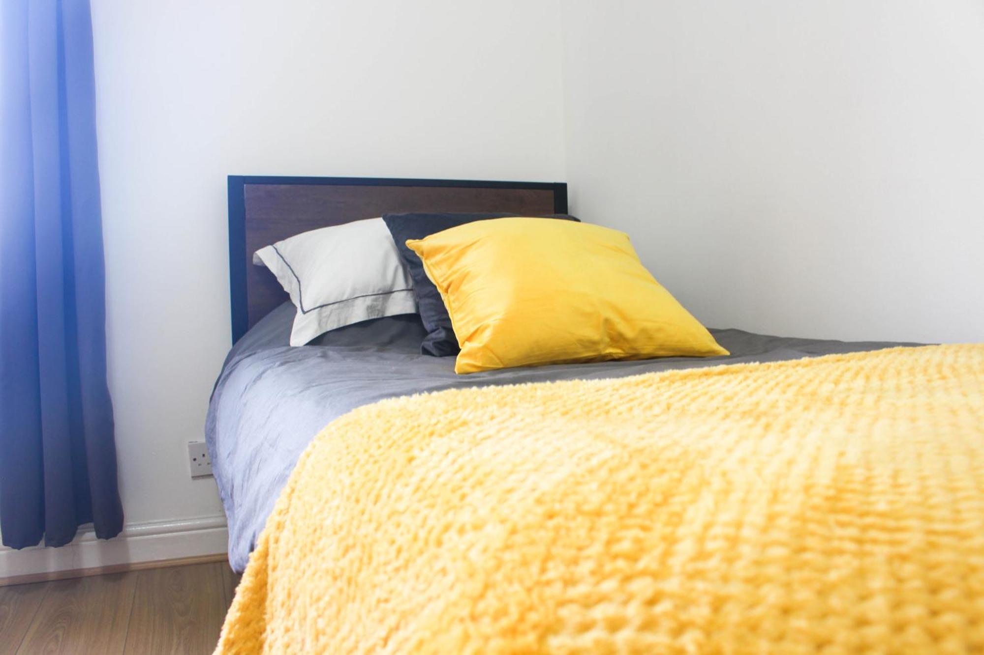 Apartment 2 Min Walk Etihad Stadium & Coop Arena - 3br, Free Parking