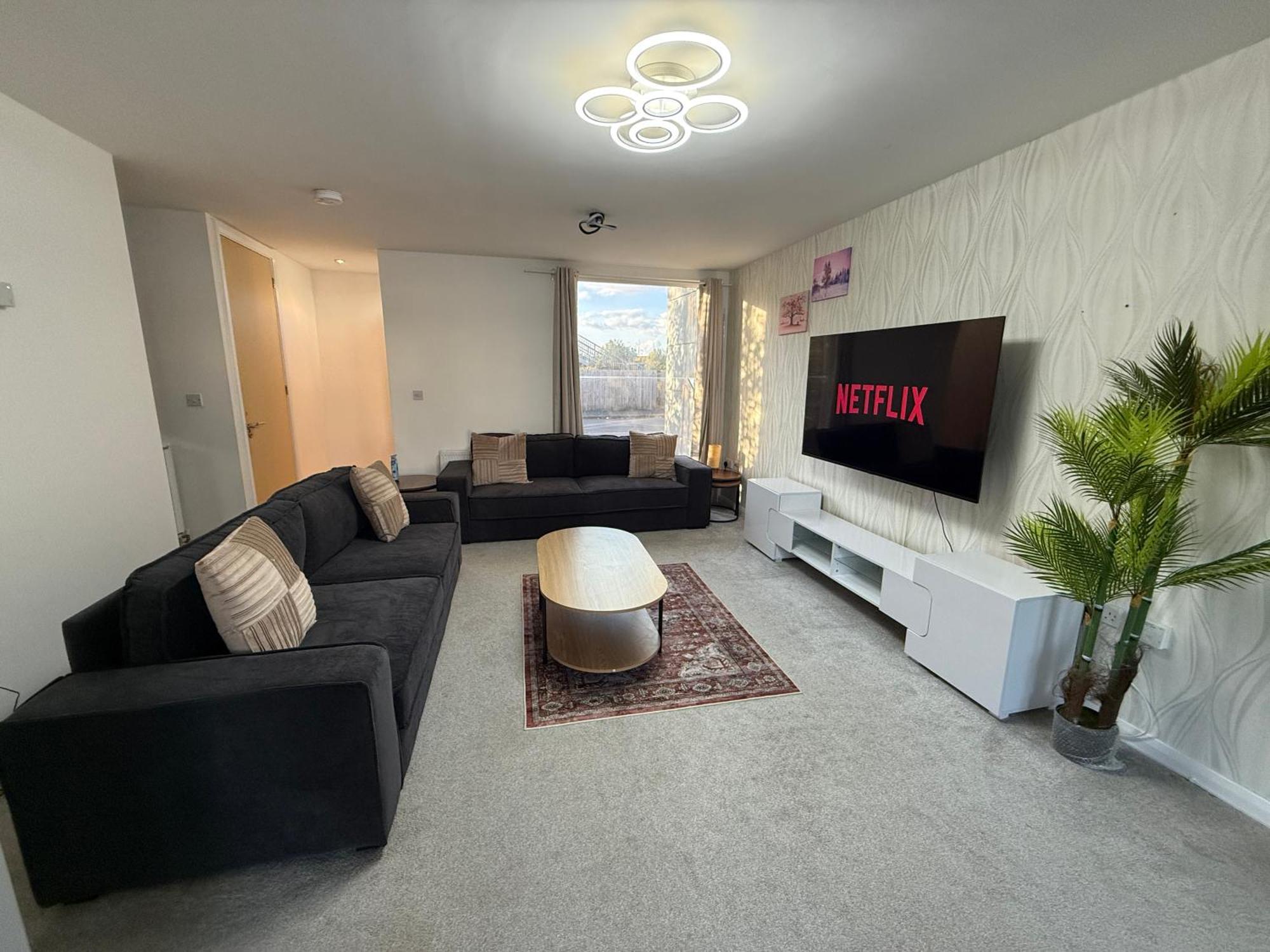 Vakantiehuis 3 Bedroom House With Free Parking