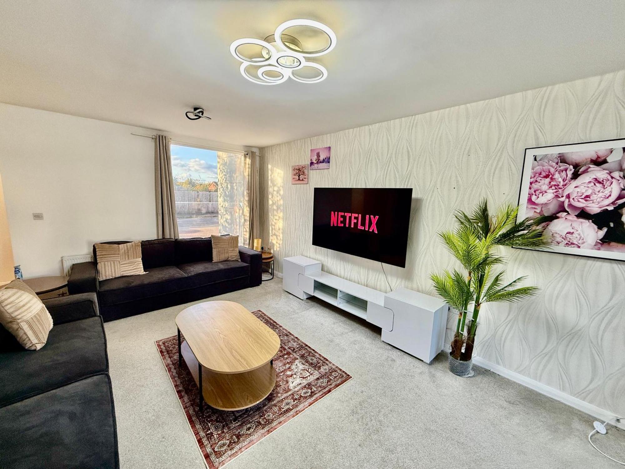 3 Bedroom House With Free Parking Vakantiehuis *