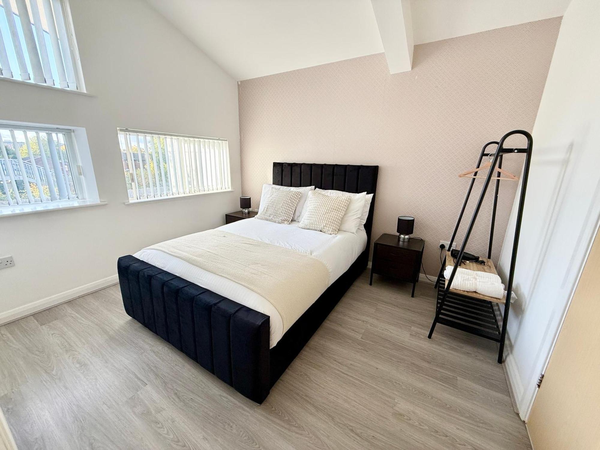 3 Bedroom House With Free Parking *