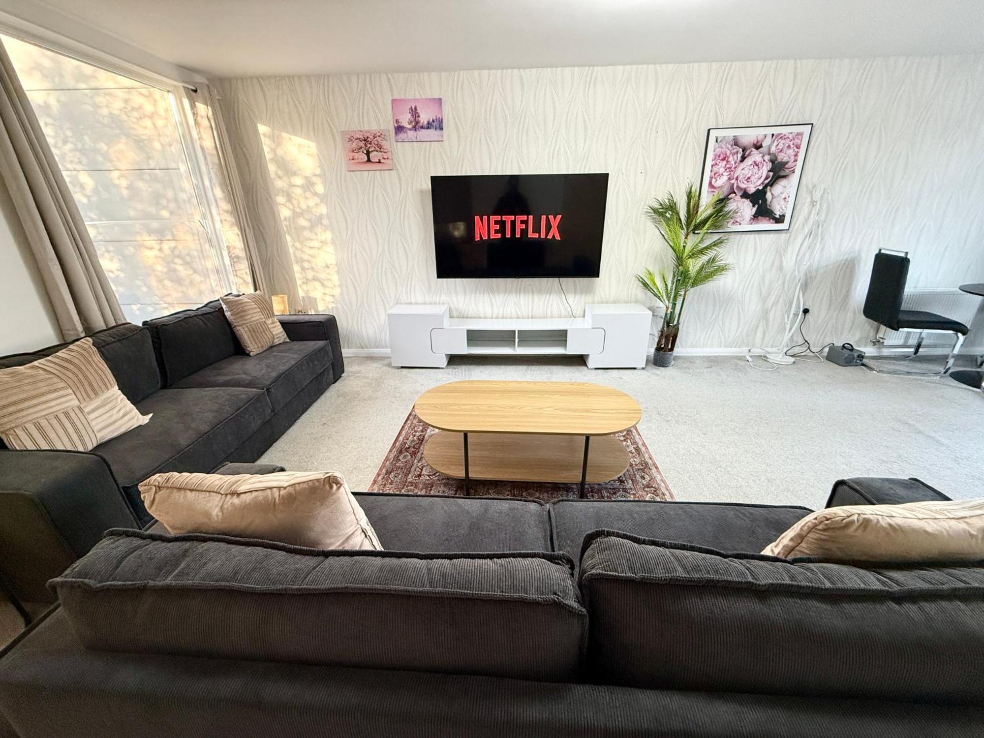3 Bedroom House With Free Parking Vakantiehuis Manchester