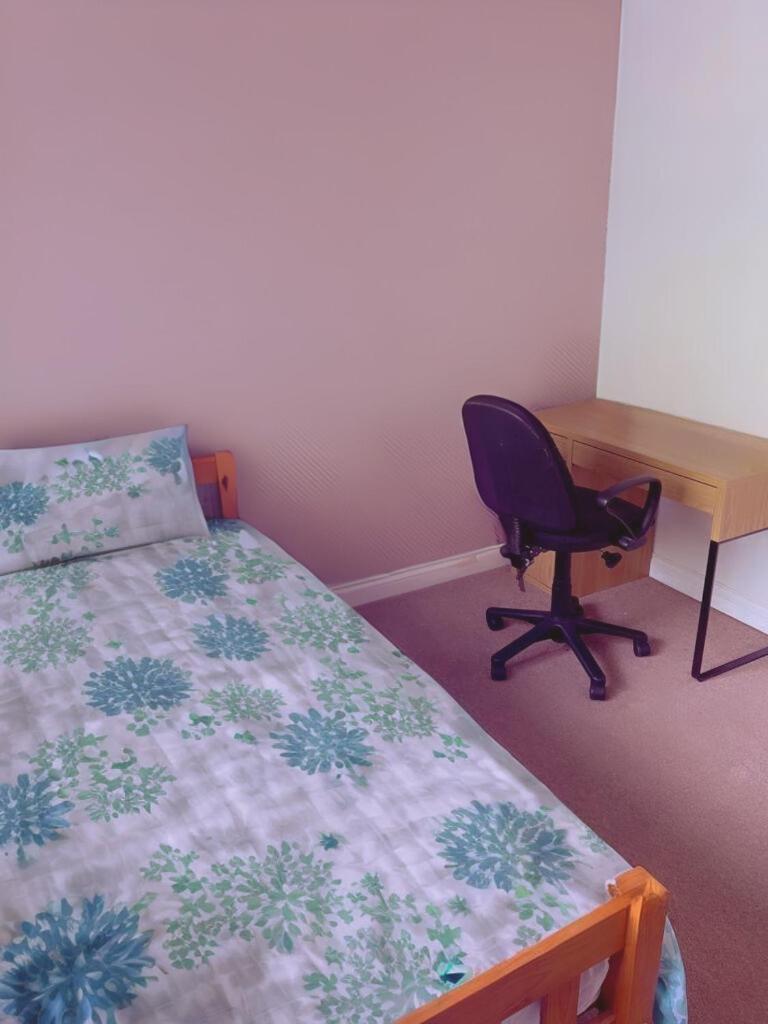 Spacious 2-bedroom Ideal * Manchester