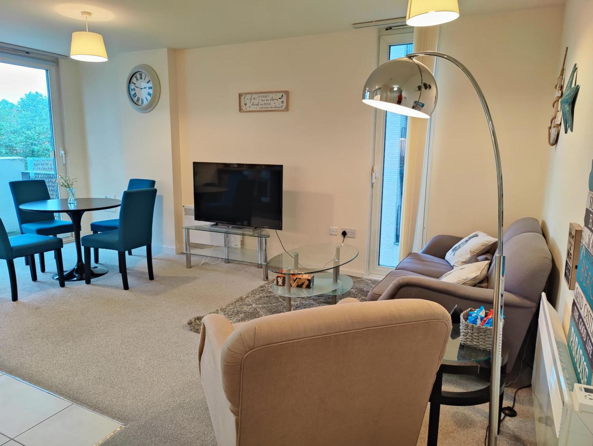 Free Private Parking - City Centre 2 Bedroom Ensuite Near Shopping & Financial Centre, Victoria Station & Ao Apartment