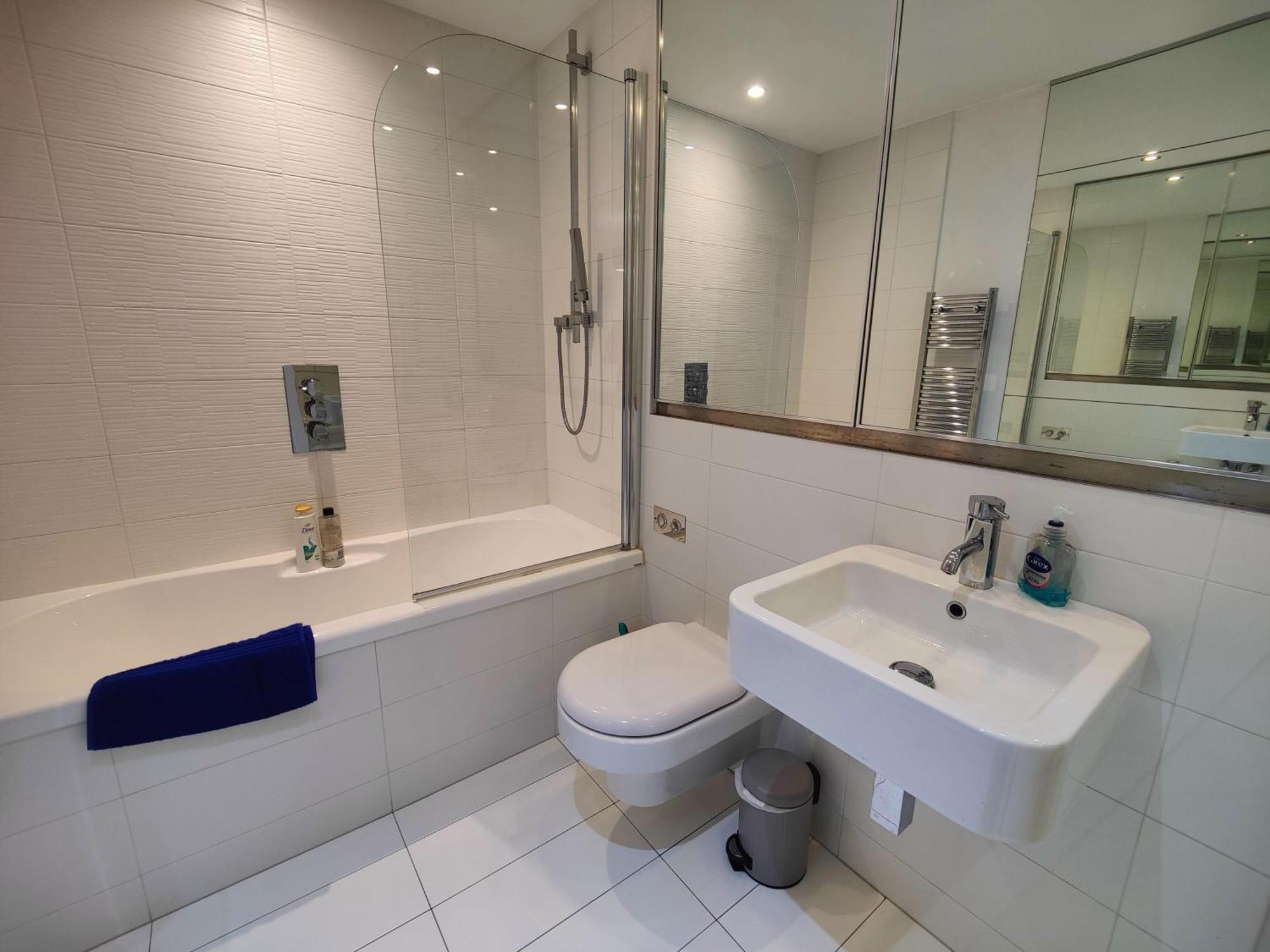 Free Private Parking - City Centre 2 Bedroom Ensuite Near Shopping & Financial Centre, Victoria Station & Ao Apartment Manchester