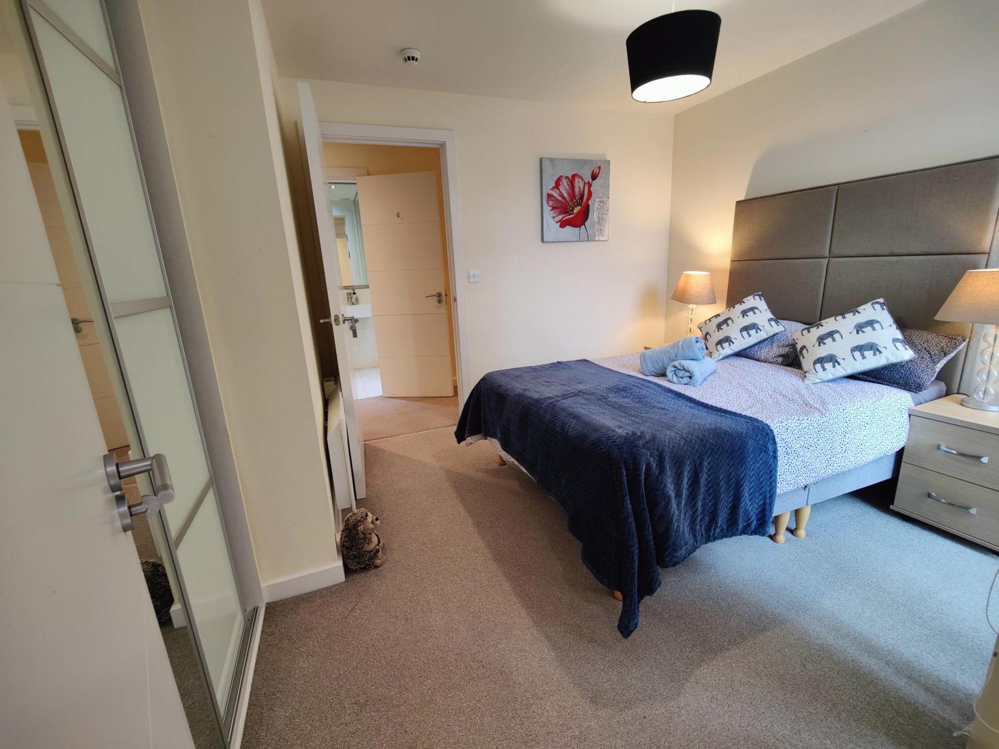 Free Private Parking - City Centre 2 Bedroom Ensuite Near Shopping & Financial Centre, Victoria Station & Ao Apartment