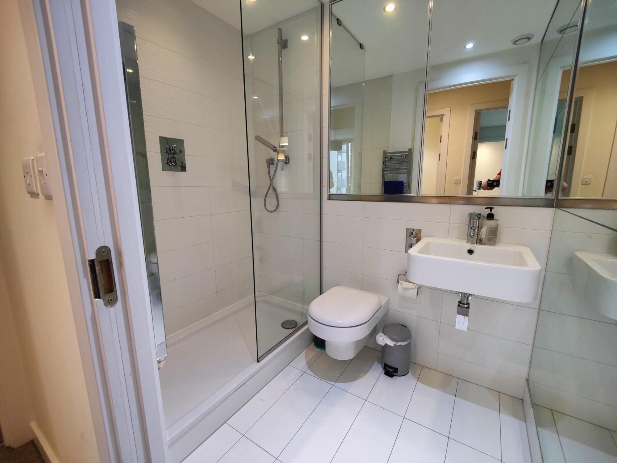 Free Private Parking - City Centre 2 Bedroom Ensuite Near Shopping & Financial Centre, Victoria Station & Ao Manchester