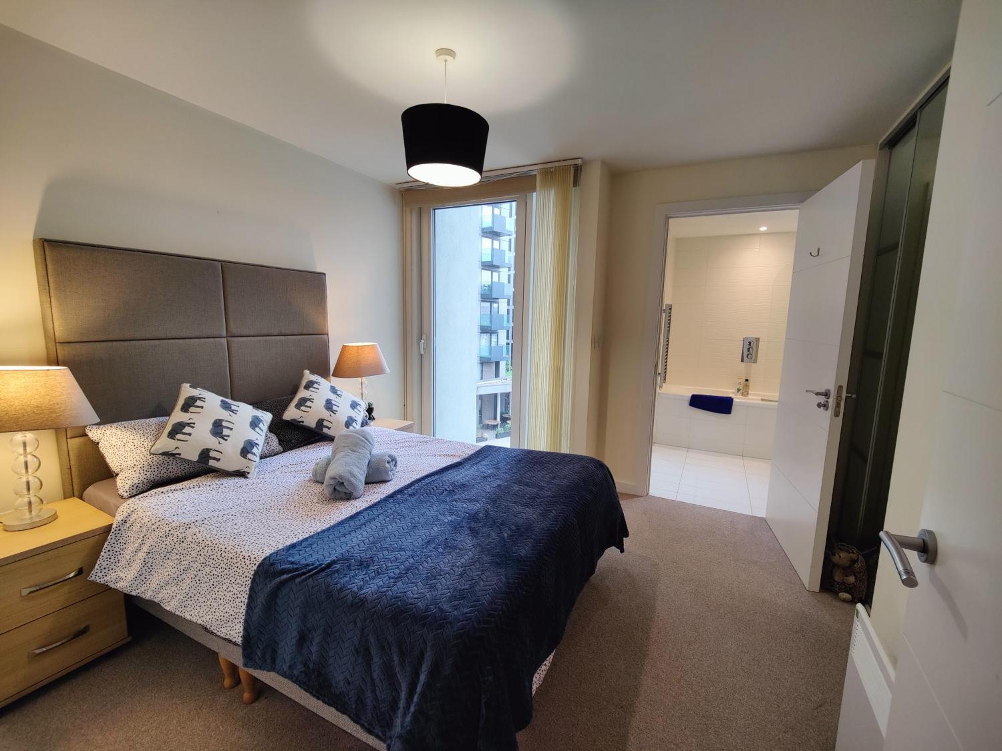 Free Private Parking - City Centre 2 Bedroom Ensuite Near Shopping & Financial Centre, Victoria Station & Ao Apartment
