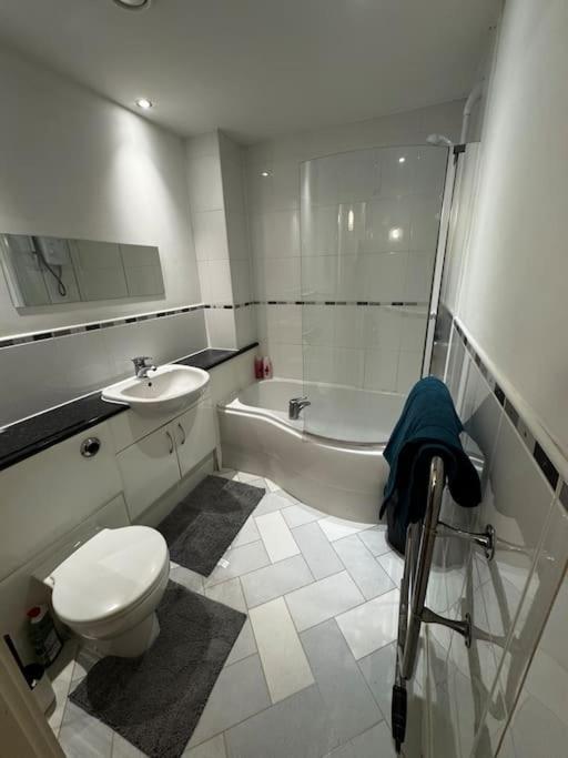 Apartment Luxury 2br Flat Near Town