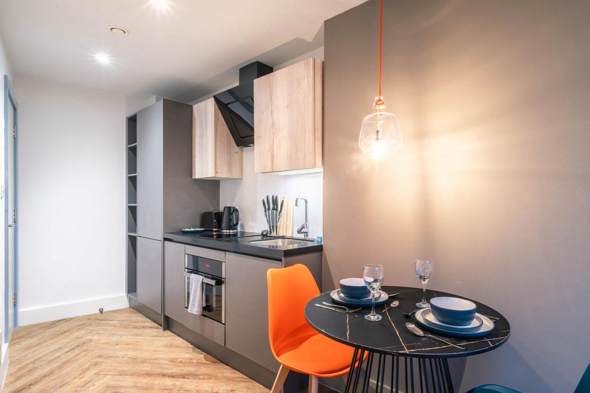 Apartment Stylish 2 Bedroom In *
