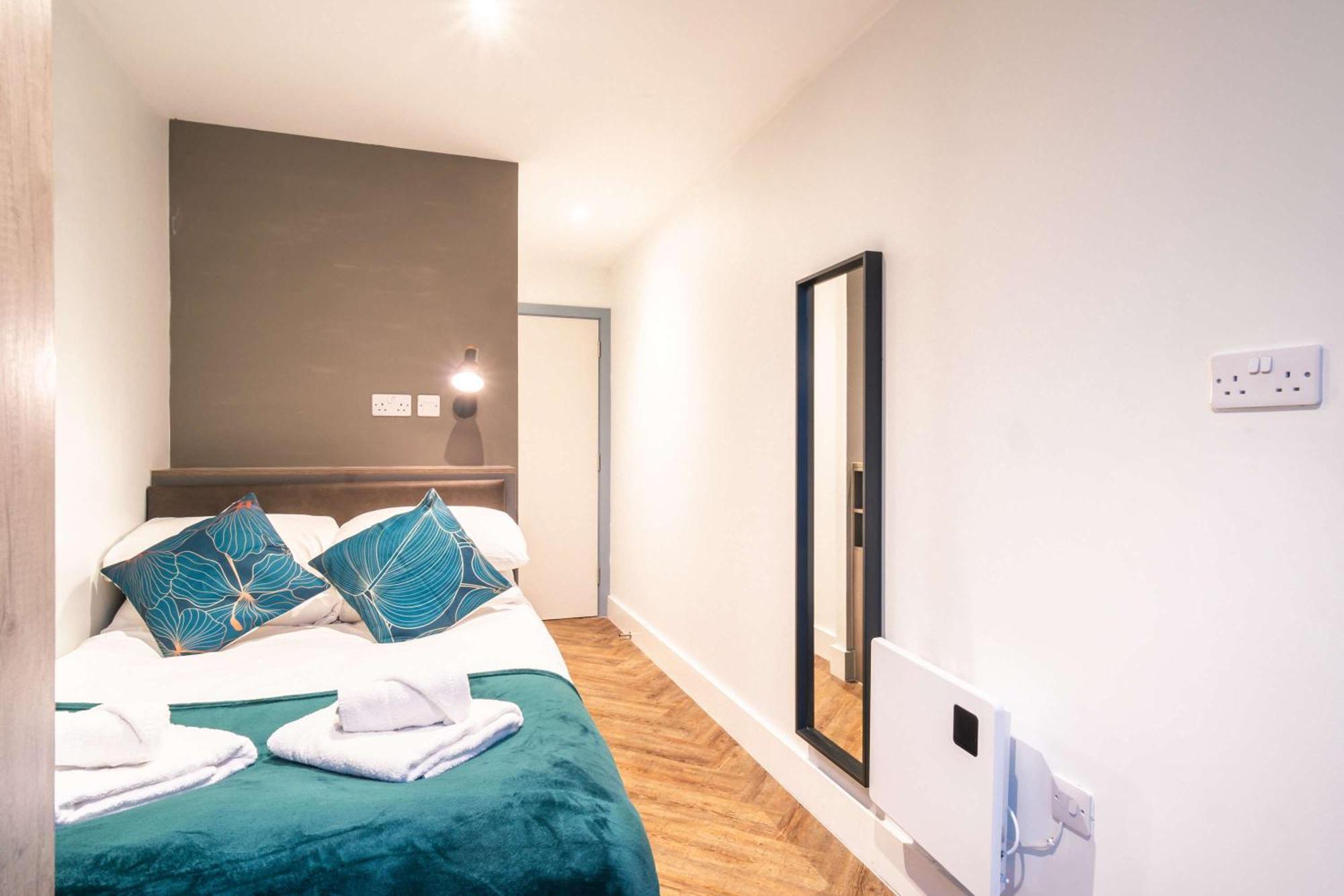 Stylish 2 Bedroom In *