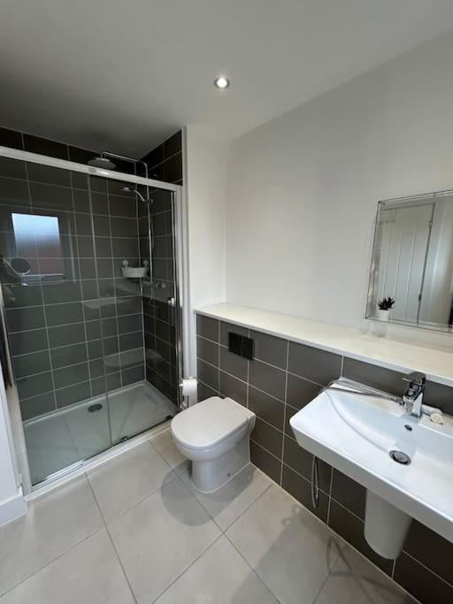 4-bedroom New House Near Centre * Manchester