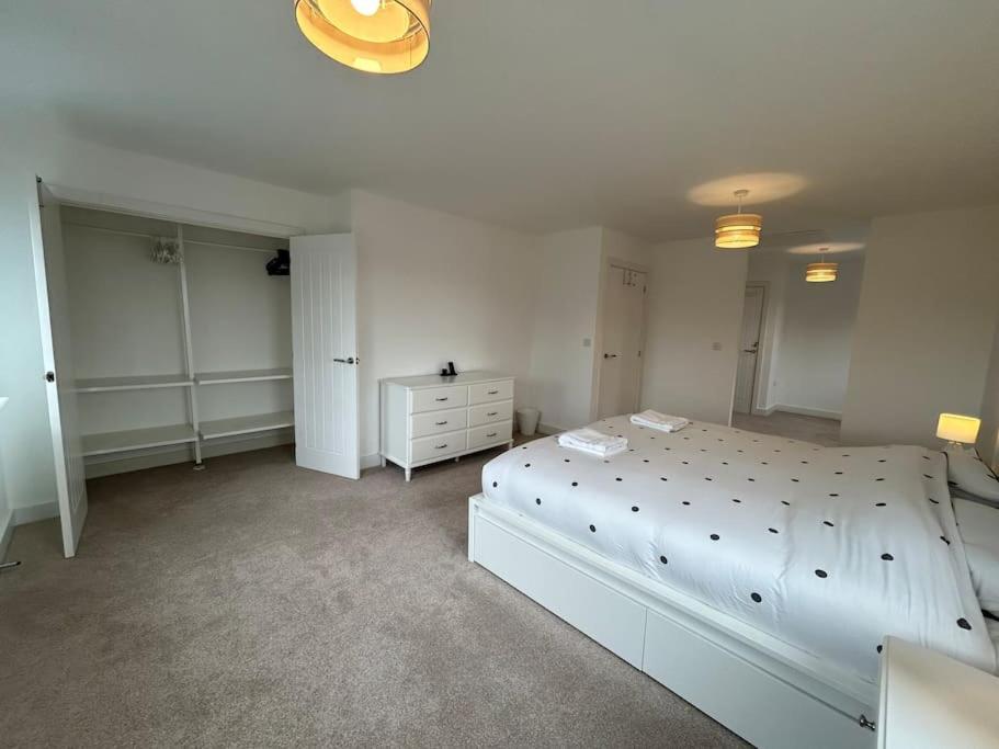 4-bedroom New House Near Centre Holiday home *
