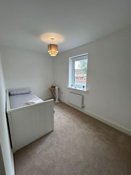 4-bedroom New House Near Centre * Manchester