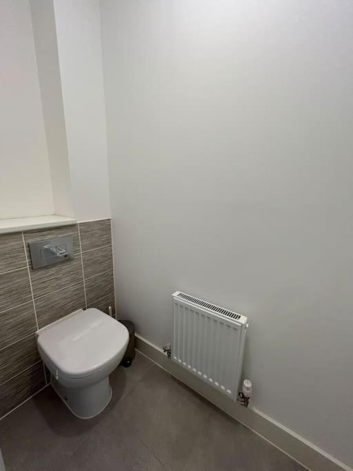 Holiday home 4-bedroom New House Near Centre Manchester