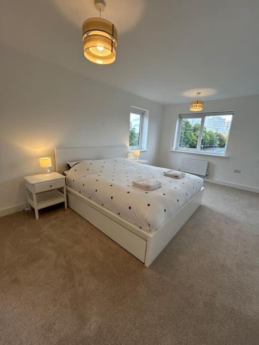 4-bedroom New House Near Centre Manchester