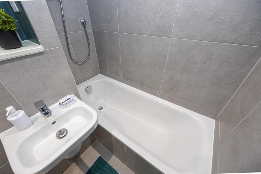 Old Trafford , , 2 Bed Duplex Apartment *
