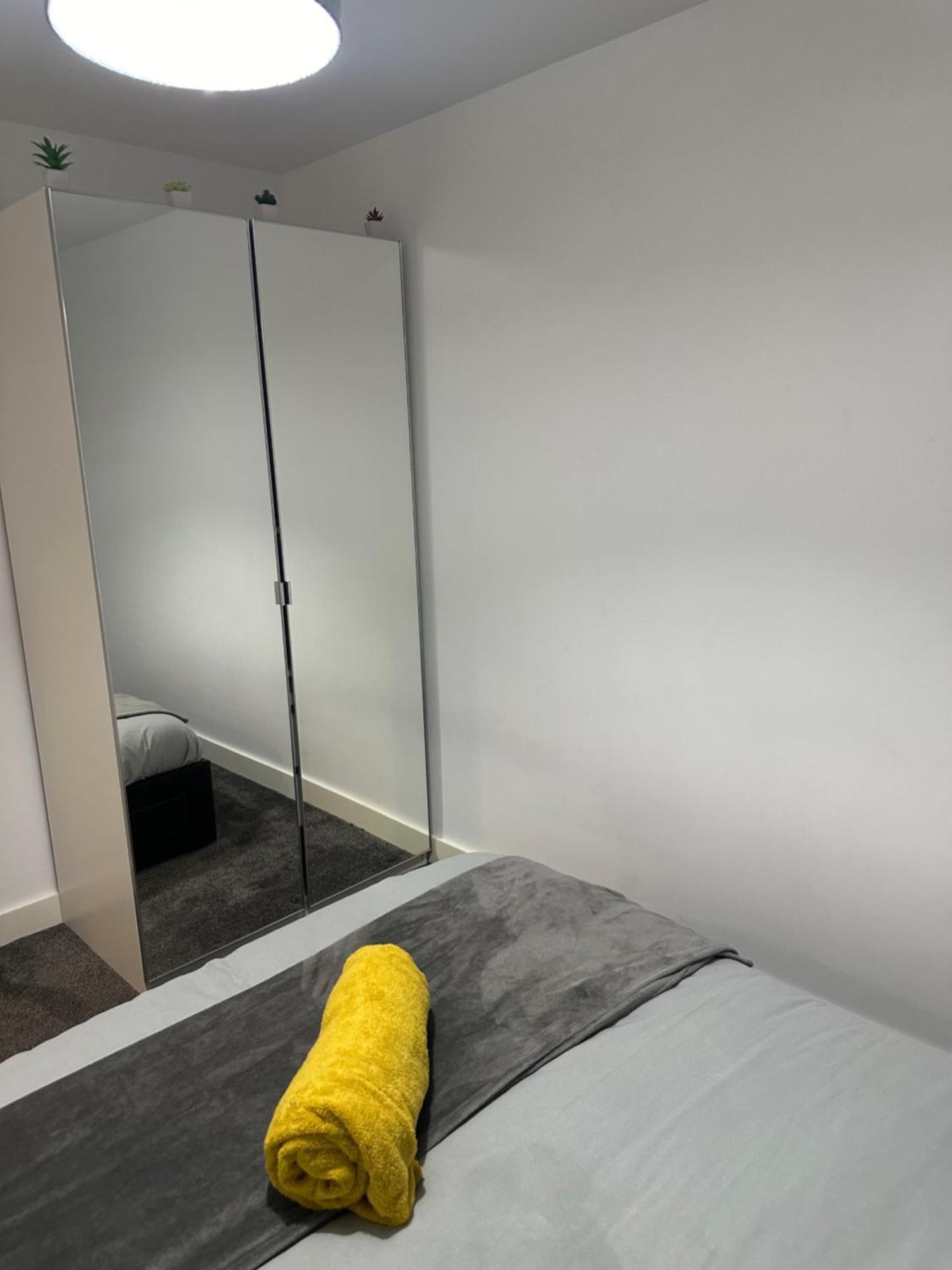 Private Bedroom In A Next To Coop Live And Eithad Stadium Homestay *