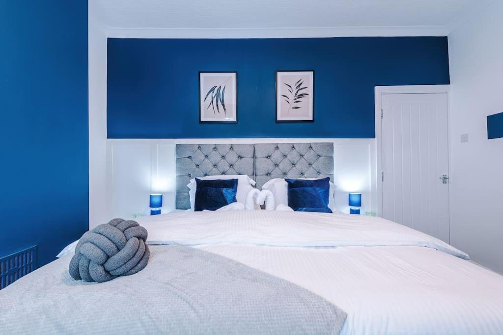 Holiday home Stunning Three Bedroom House In Manchester By Eason Stays, Accommodation For Oasis Reunion, Ideal For Trips To Etihad Stadium And Coop Live Arena, With Free Parking For Two Cars!