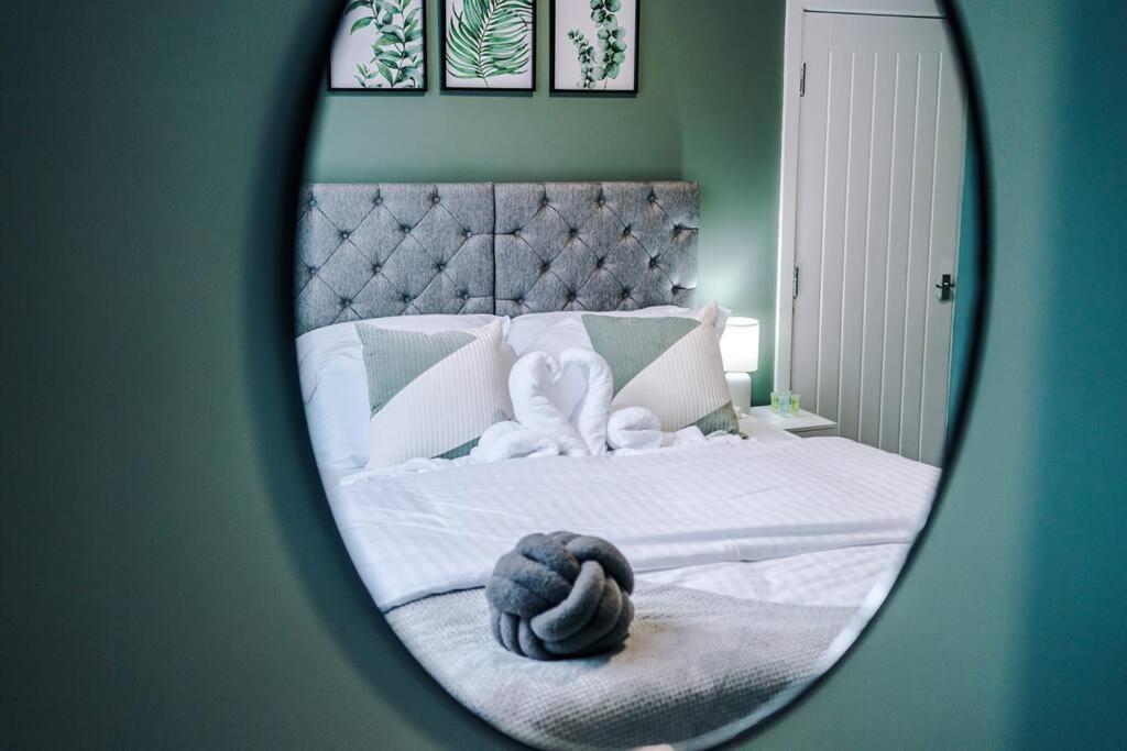 Stunning Three Bedroom House In Manchester By Eason Stays, Accommodation For Oasis Reunion, Ideal For Trips To Etihad Stadium And Coop Live Arena, With Free Parking For Two Cars! Holiday home *