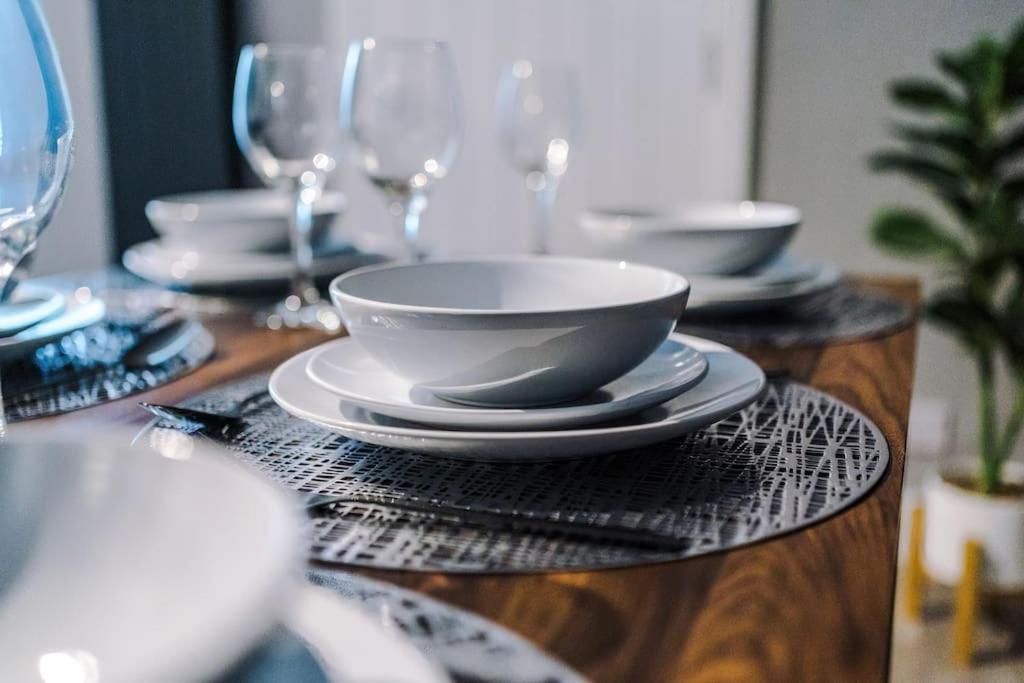 Stunning Three Bedroom House In Manchester By Eason Stays, Accommodation For Oasis Reunion, Ideal For Trips To Etihad Stadium And Coop Live Arena, With Free Parking For Two Cars! Manchester