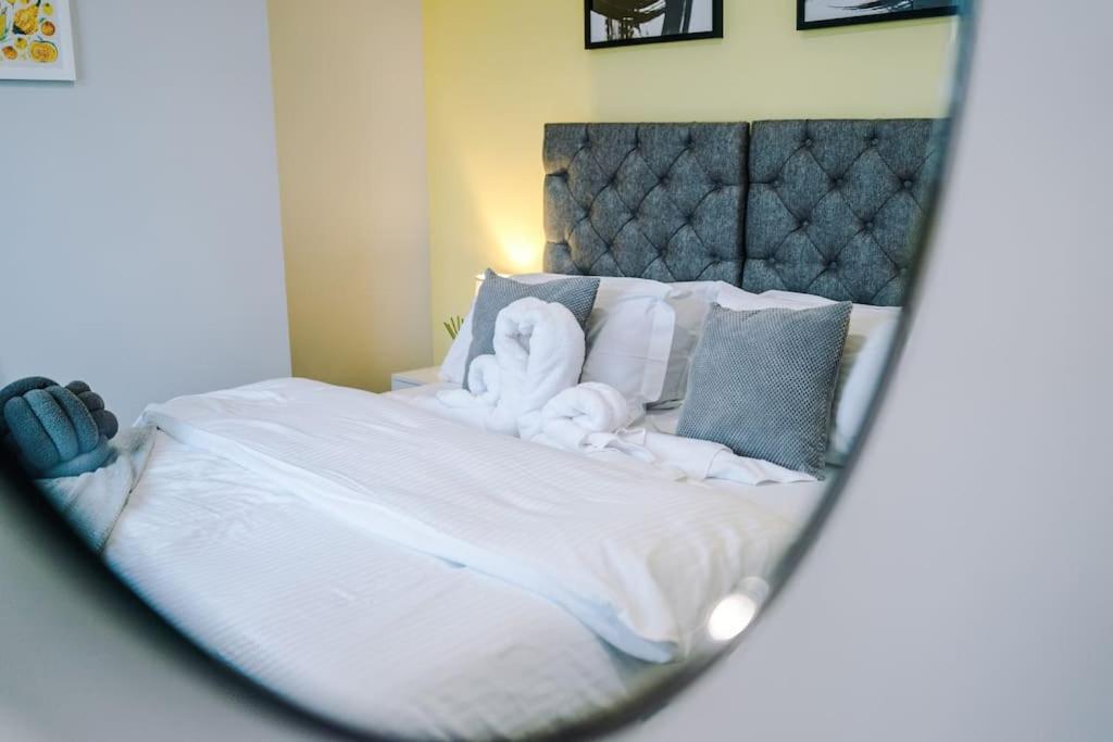 Holiday home Stunning Three Bedroom House In Manchester By Eason Stays, Accommodation For Oasis Reunion, Ideal For Trips To Etihad Stadium And Coop Live Arena, With Free Parking For Two Cars! *