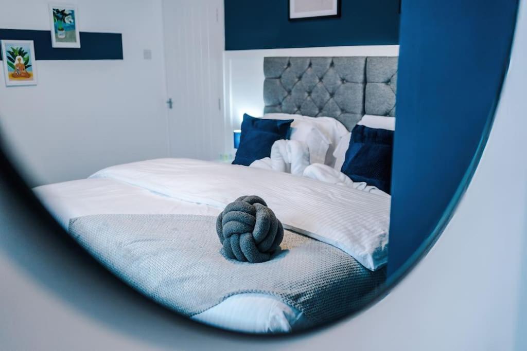Stunning Three Bedroom House In Manchester By Eason Stays, Accommodation For Oasis Reunion, Ideal For Trips To Etihad Stadium And Coop Live Arena, With Free Parking For Two Cars! Holiday home