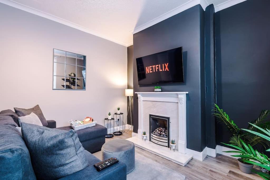 Holiday home Stunning Three Bedroom House In Manchester By Eason Stays, Accommodation For Oasis Reunion, Ideal For Trips To Etihad Stadium And Coop Live Arena, With Free Parking For Two Cars! Manchester