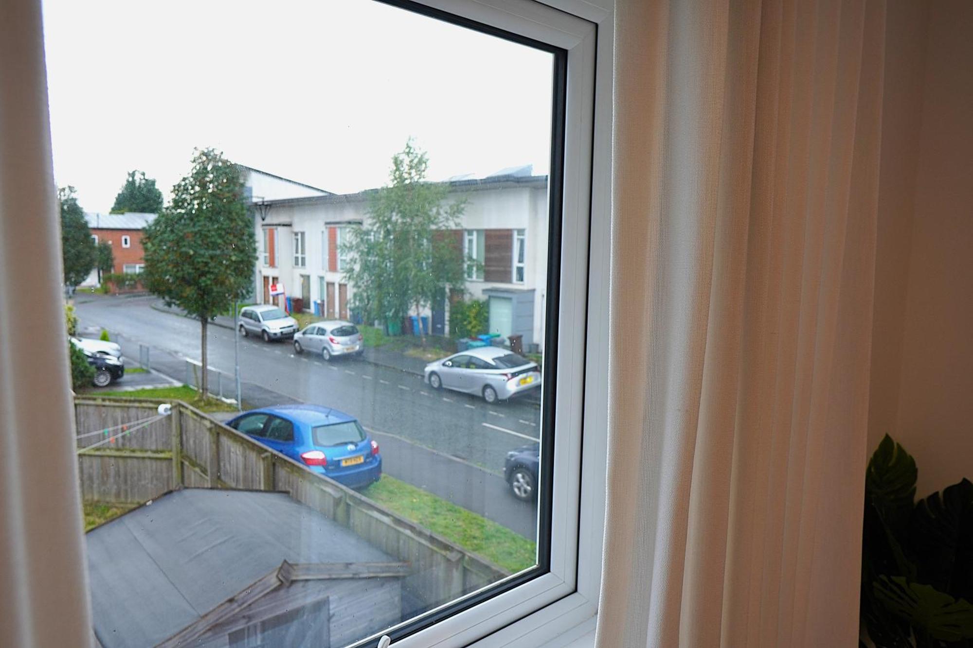 Luxury - Pick A - Free Parking & Kitchen Access, Near Etihad Stadium, The Coop Live & Piccadilly Station, Manchester