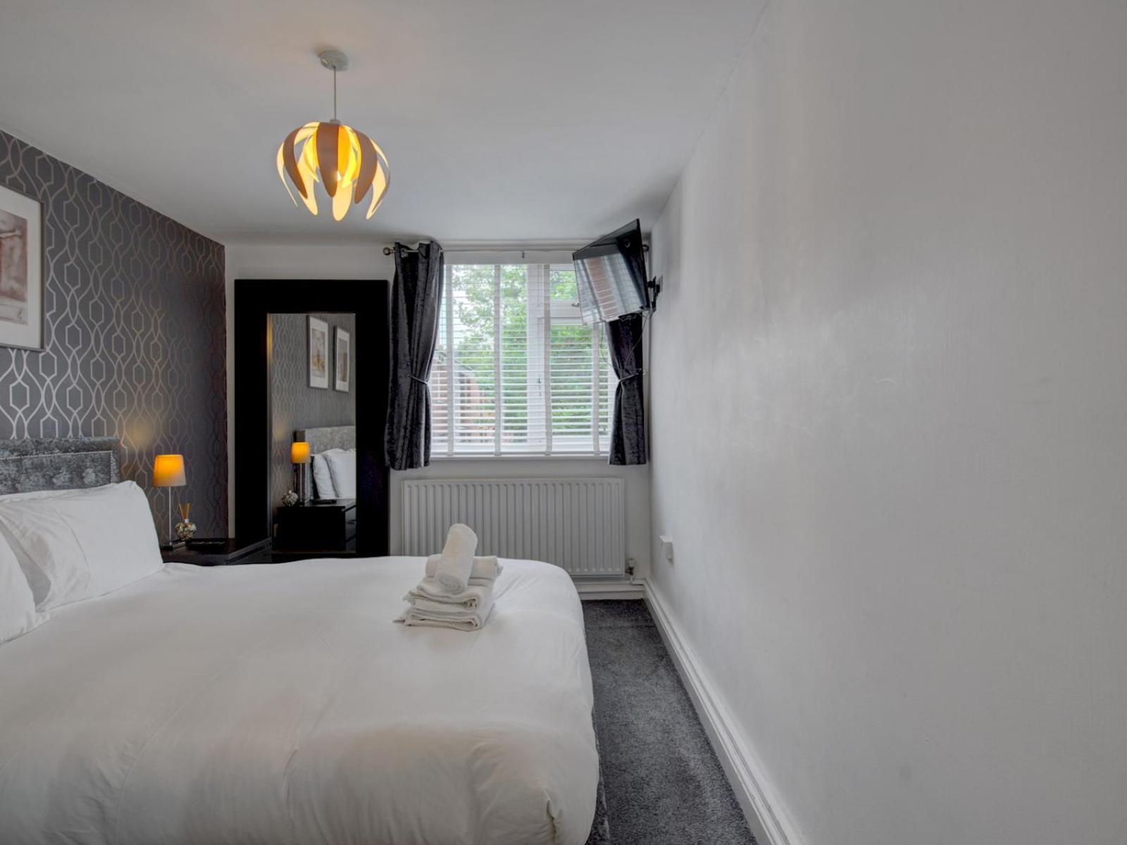 Stunning 1 Bed With Parking Pass The Keys Apartment *