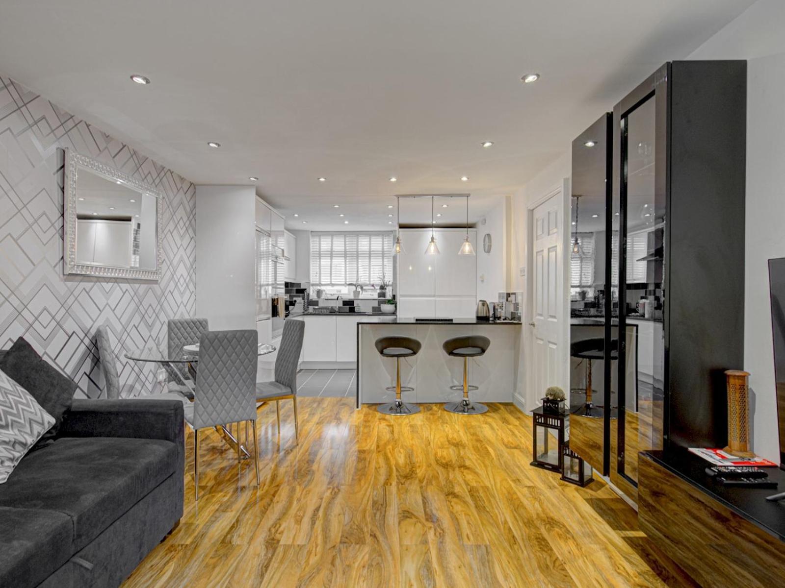 Stunning 1 Bed With Parking Pass The Keys