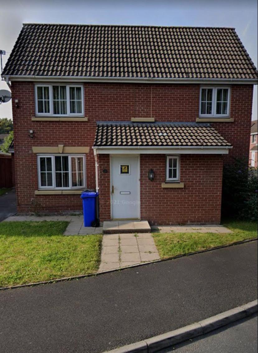 Spacious 2-bedroom Ideal Guest house Manchester