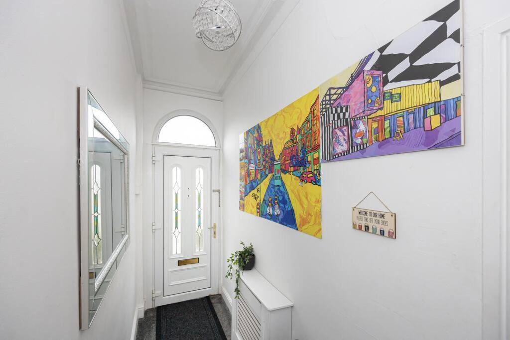 4-bed Retreat - Free Parking & Wifi Manchester