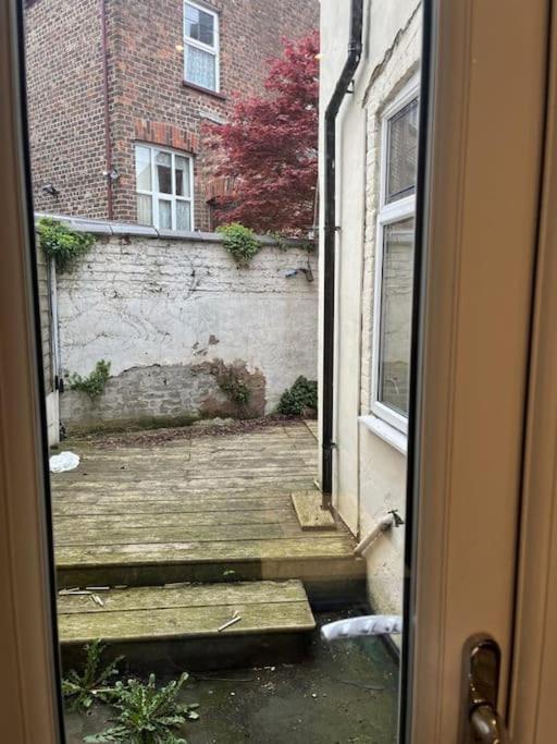 4-bed Retreat - Free Parking & Wifi Holiday home