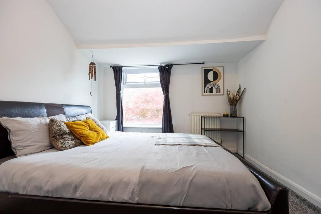 Holiday home 4-bed Retreat - Free Parking & Wifi Manchester