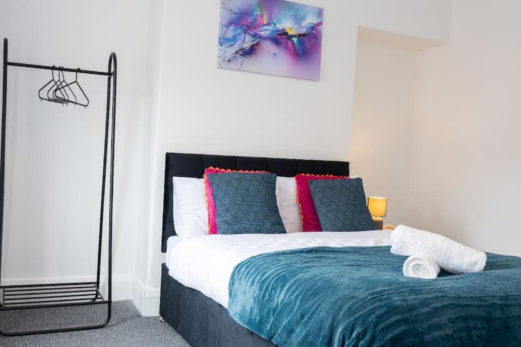 Old Trafford Modern 3 Bedroom House Manchester