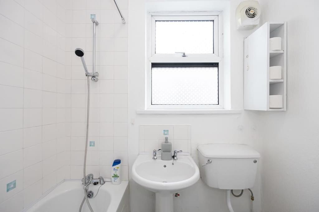 Old Trafford Modern 3 Bedroom House