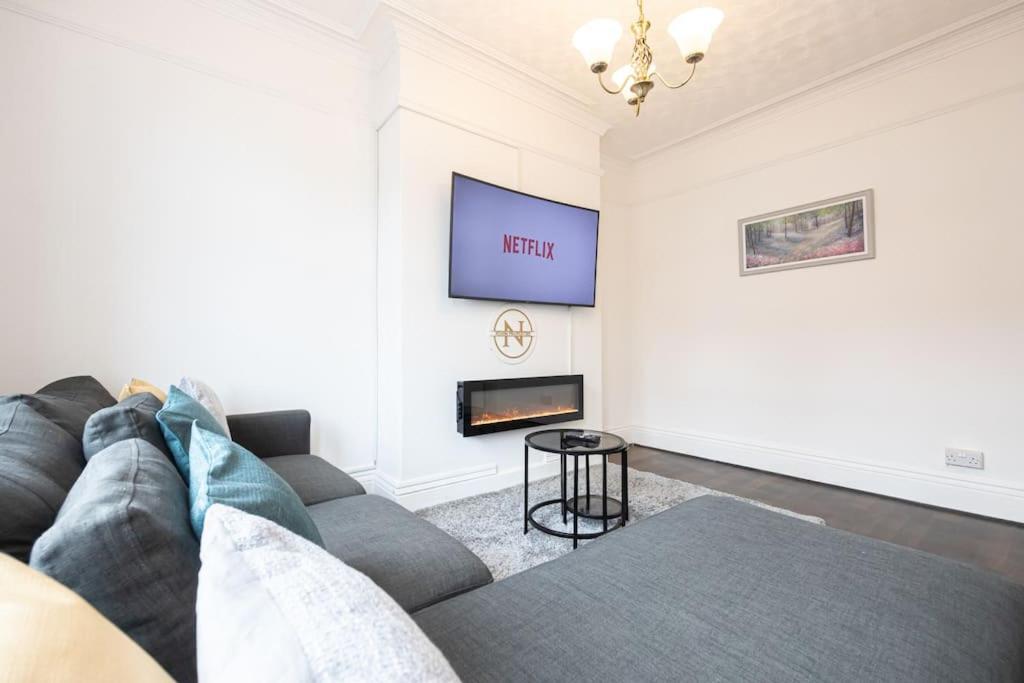 Old Trafford Modern 3 Bedroom House Appartement