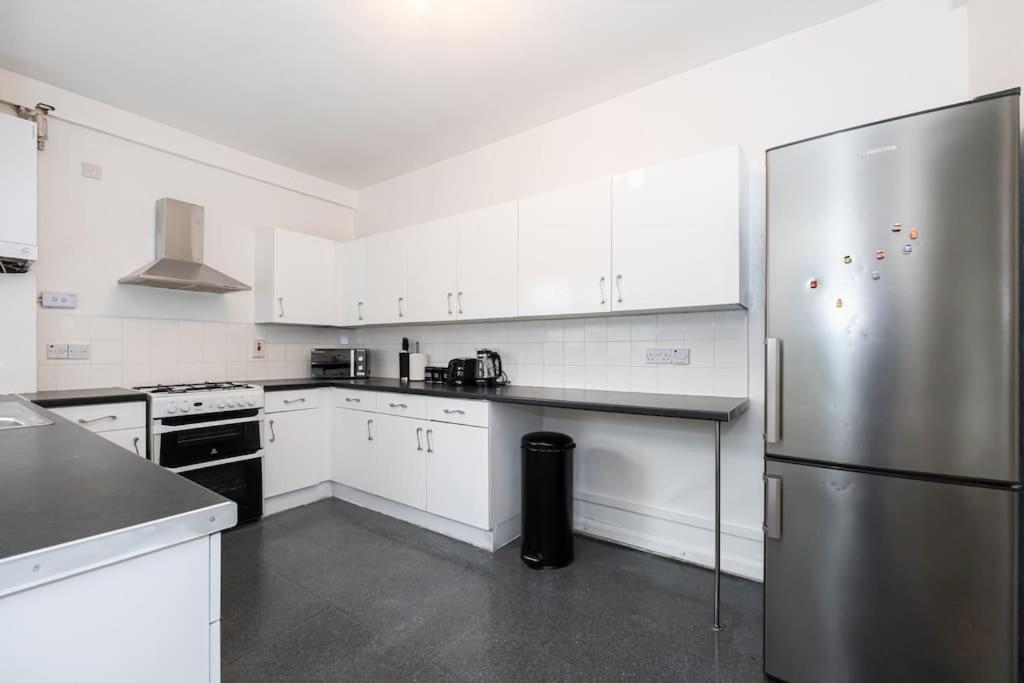 Old Trafford Modern 3 Bedroom House