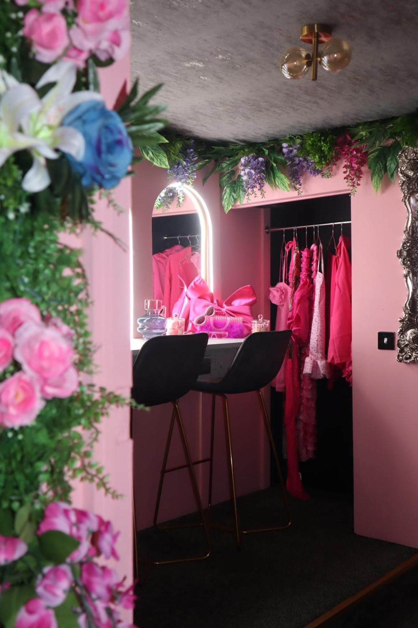 The Ultimate Hen With Bar & Makeup Aparthotel