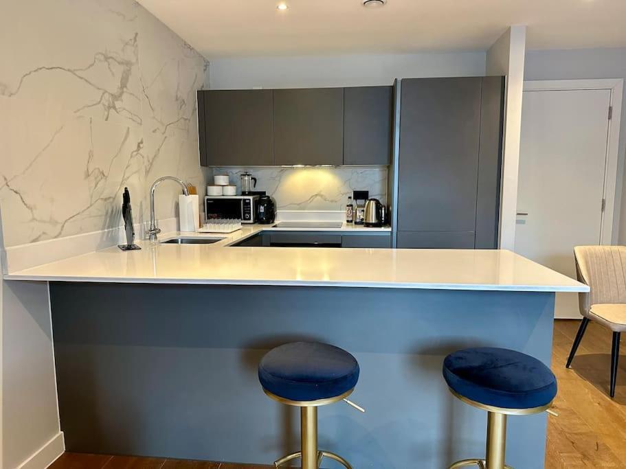 Stunning Centre Duplex With Free Parking Apartment *