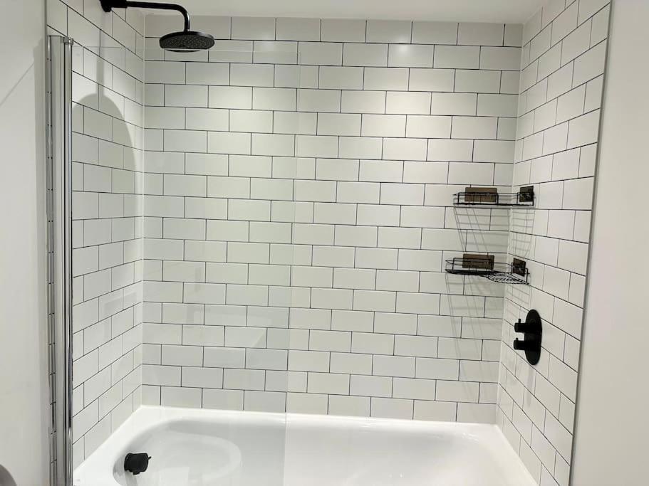 Stunning Centre Duplex With Free Parking *