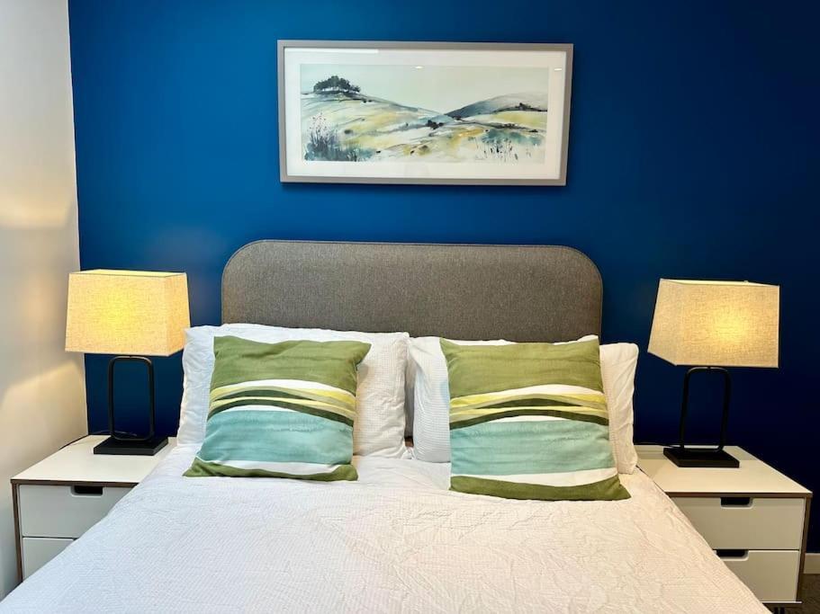 Stunning Centre Duplex With Free Parking *