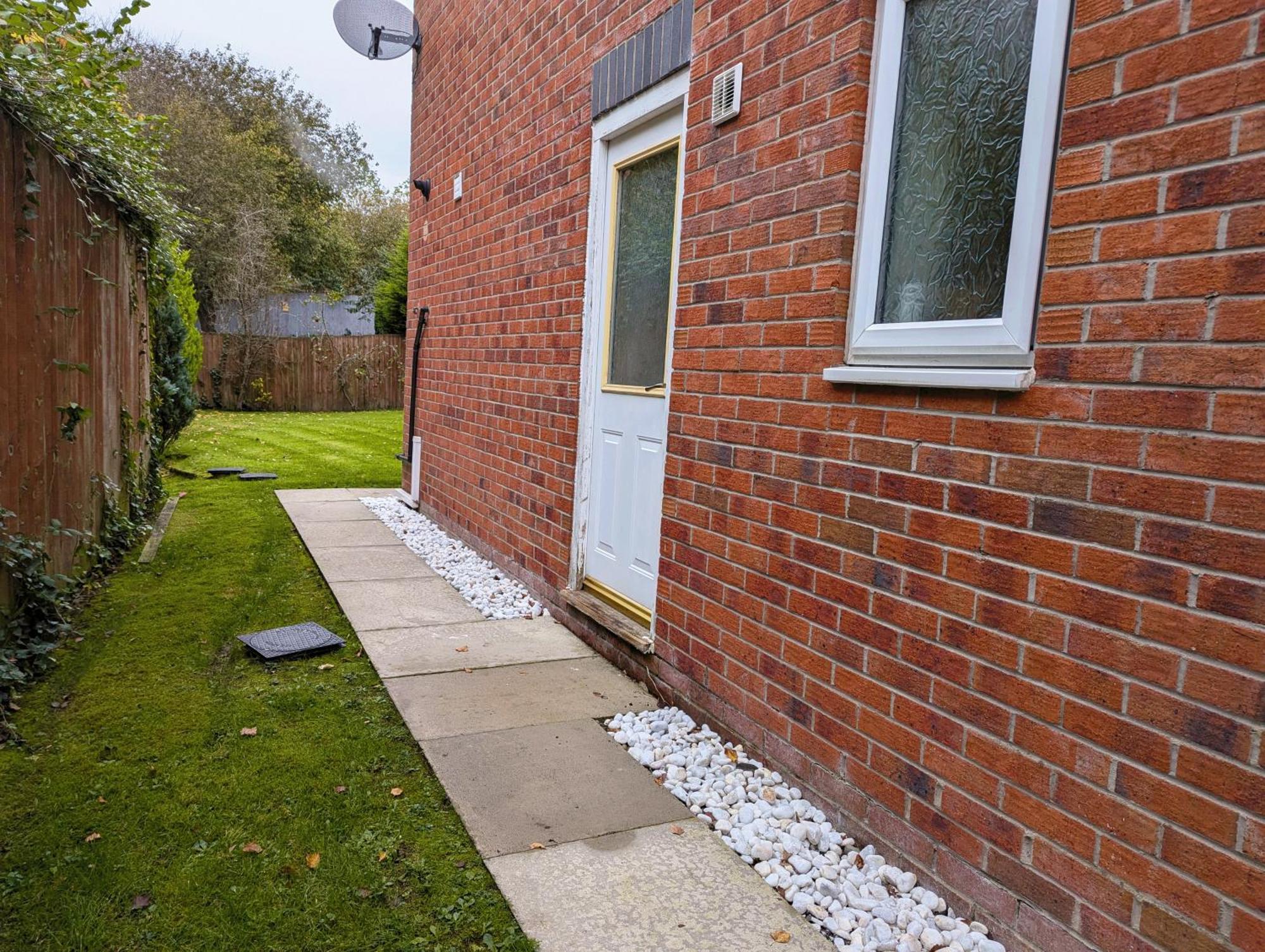 Spacious 4 Bed Riverside *