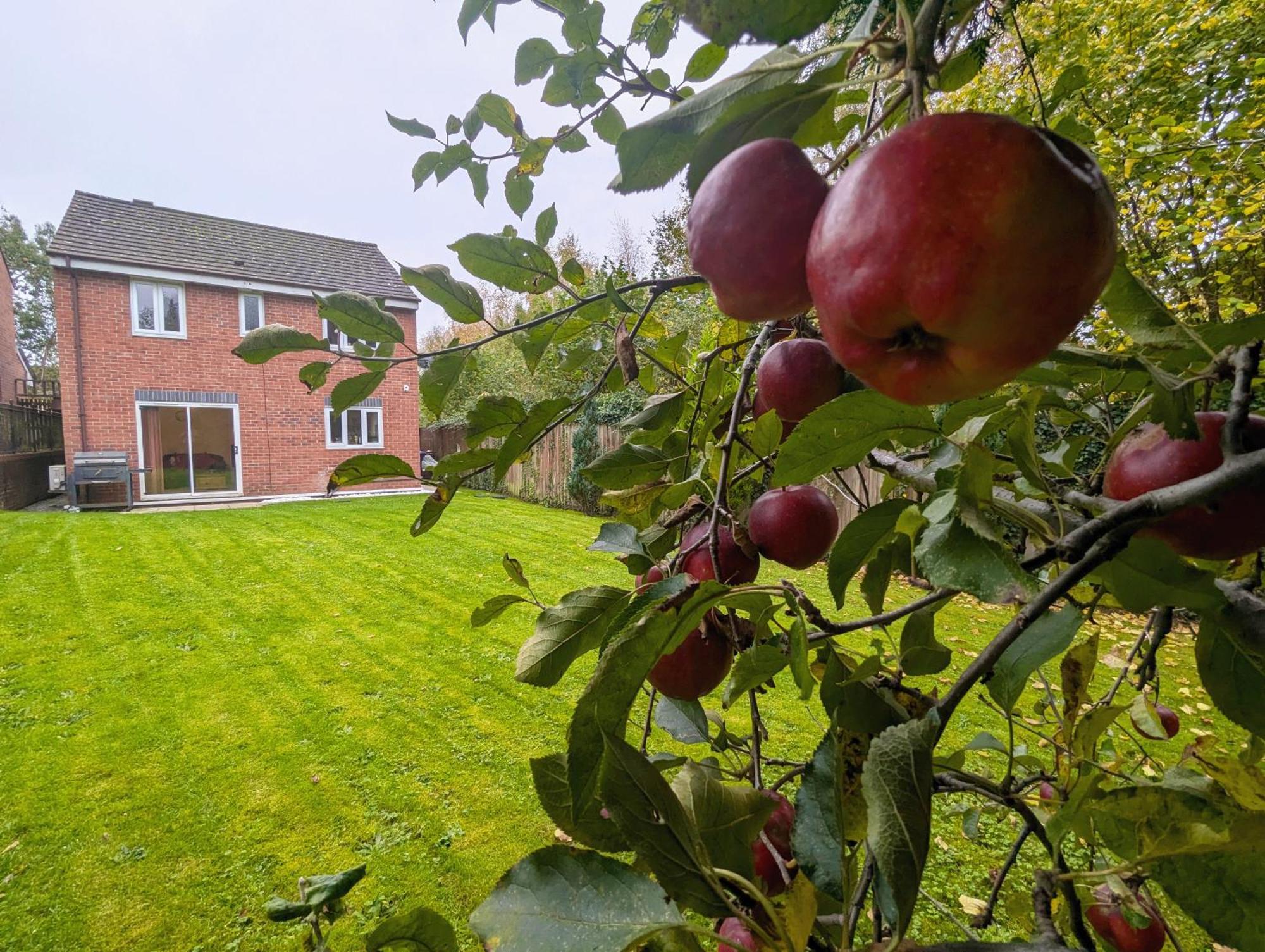 Spacious 4 Bed Riverside