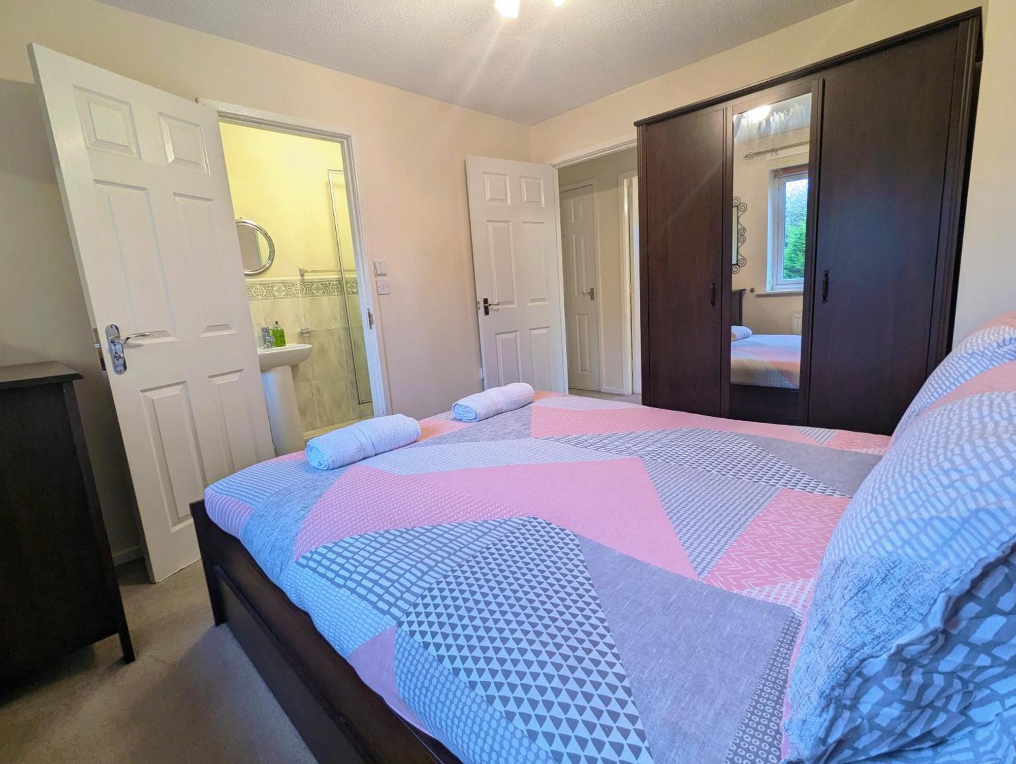Holiday home Spacious 4 Bed Riverside Manchester