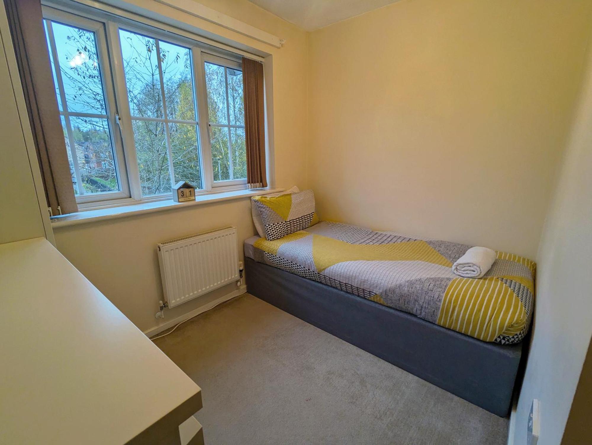 Spacious 4 Bed Riverside Holiday home *