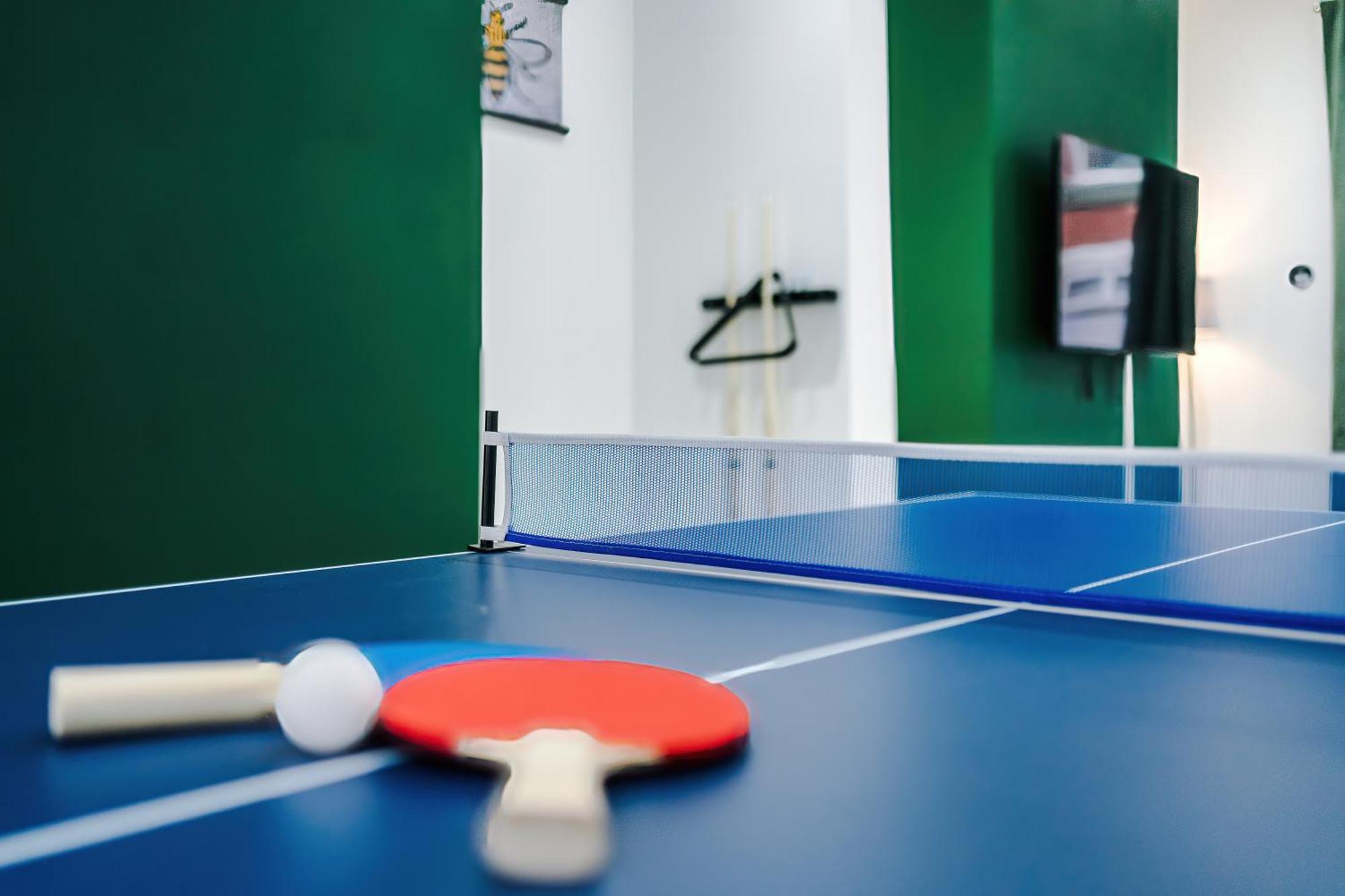 Sleeps 6, Pool Table, Free Parking, Perfect For Groups, Long Term Disc
