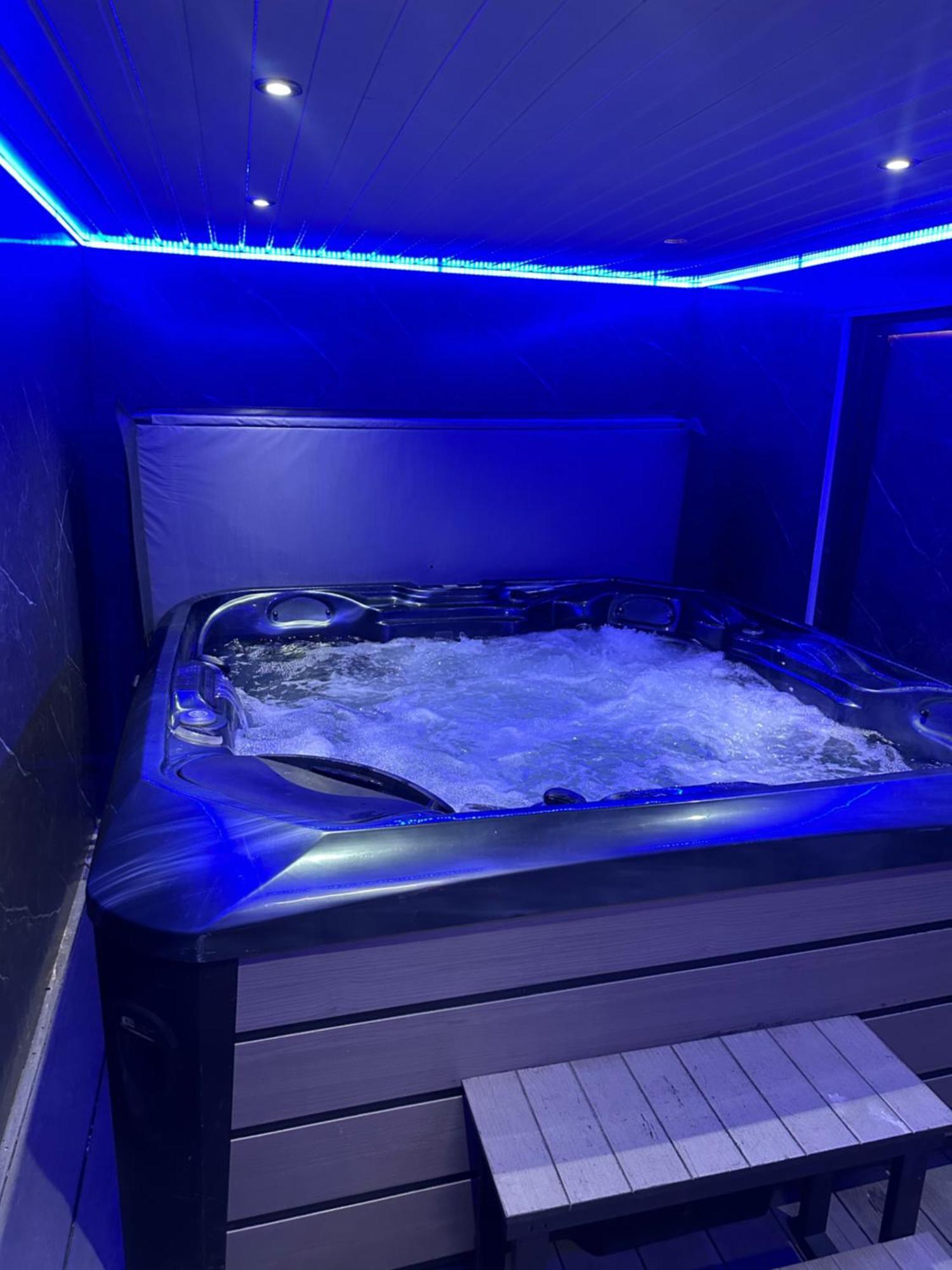 Holiday home Hot Tub Hideaway *